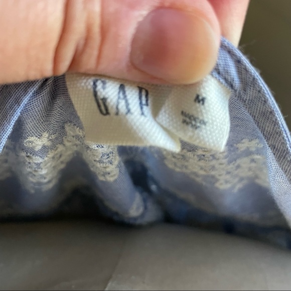 Gap size M eyelet embroidery blue white top V neck full sleeves waist emphasis - Picture 4 of 4